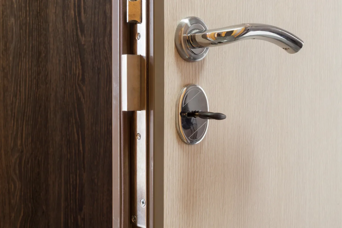 Serrurier professionnel en intervention — Serrurier Cordonnier, Argenteuil (95)